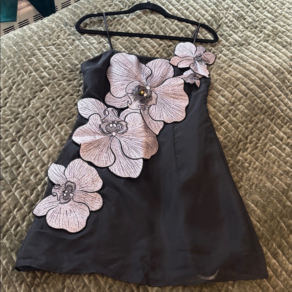 JW PEI Orchid Appliqué Black & Silver Mini Dress - Picture 7 of 8